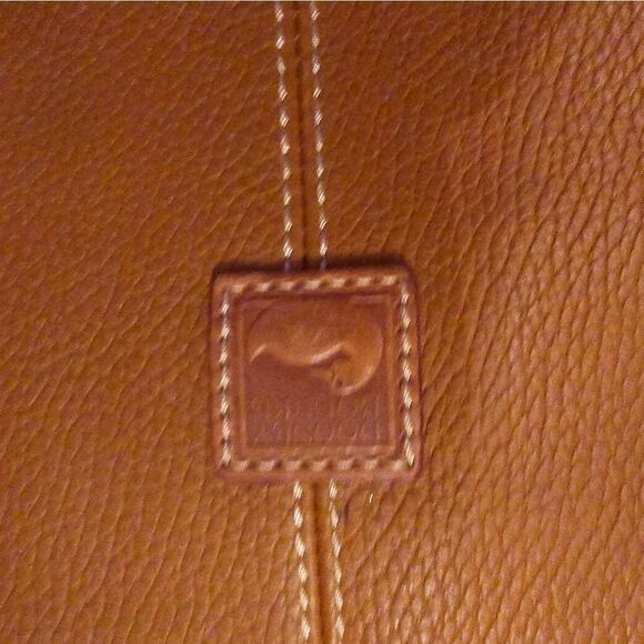 Dooney and Bourke tan pebbled leather bag. - Picture 8 of 10